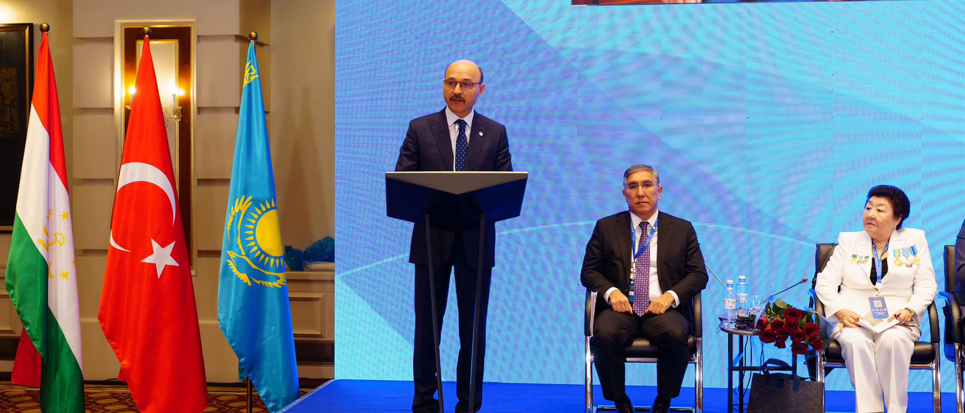 KAZAKİSTAN EĞİTİM SENDİKASININ KURULUŞUNUN 100. YIL KUTLAMALARINA KATILDIK